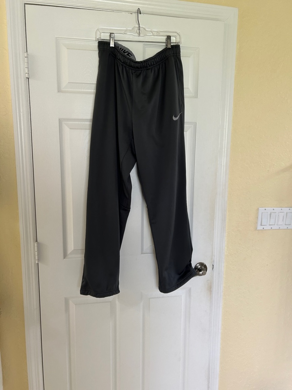 Nike Men's Therma-fit dark grey pants size XL